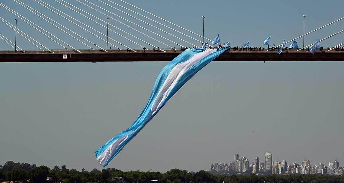 El Paraná es de los yanquis por Carlos Del Frade