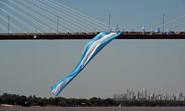 El Paraná es de los yanquis por Carlos Del Frade