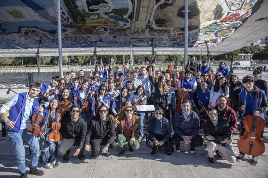 «Rosario se hace canción»: la Escuela Orquesta de barrio Ludueña estrenó su sesión con Coti Sorokin
