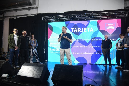 Javkin presentó El Club de los Grandes para que en Rosario «nadie se sienta solo»
