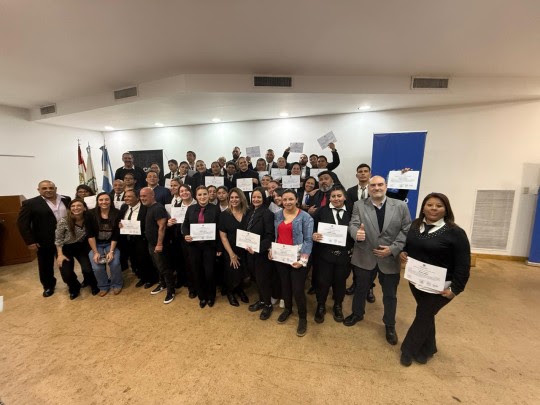 Agentes de control, admisión y permanencia fueron capacitados por el municipio y recibieron sus diplomas